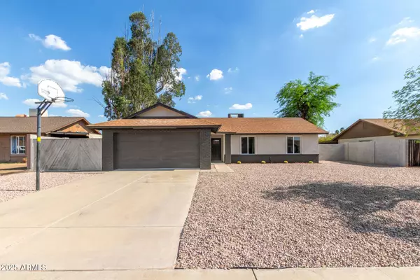 6751 W CAMERON Drive, Peoria, AZ 85345