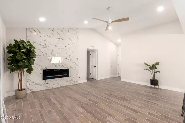 6751 W CAMERON Drive, Peoria, AZ 85345