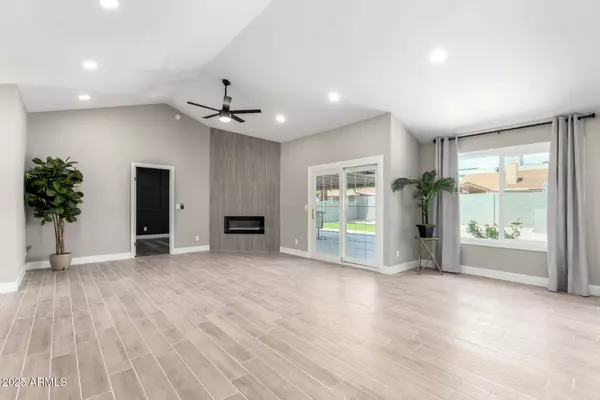 5546 W WILLOW Avenue, Glendale, AZ 85304