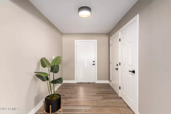 6610 W CHRISTY Drive, Glendale, AZ 85304