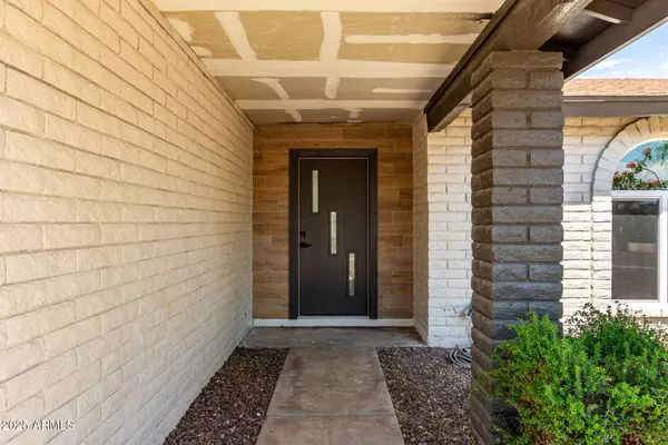 6610 W CHRISTY Drive, Glendale, AZ 85304