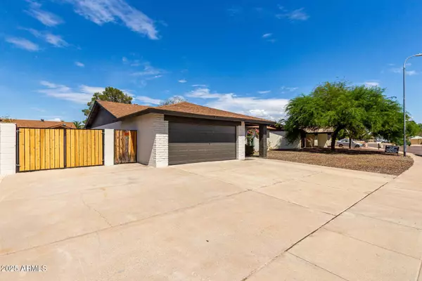 6610 W CHRISTY Drive, Glendale, AZ 85304