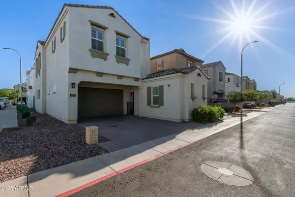 279 E ASTER Drive, Chandler, AZ 85286