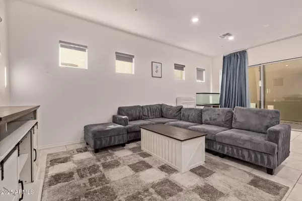 279 E ASTER Drive, Chandler, AZ 85286