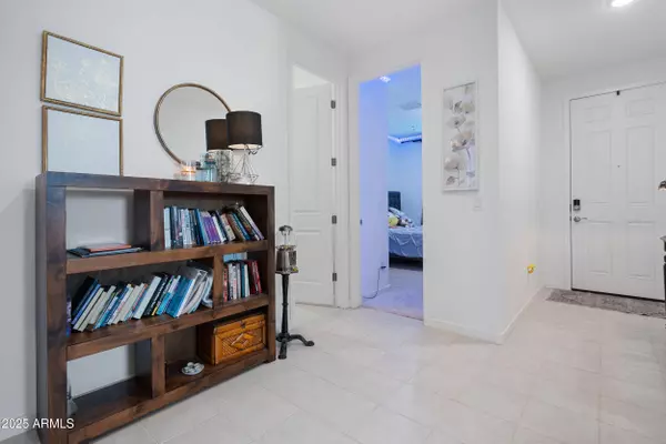 17320 W RED FOX Road, Surprise, AZ 85387