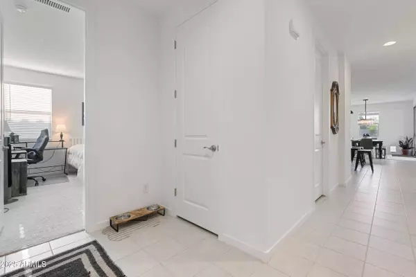 17320 W RED FOX Road, Surprise, AZ 85387