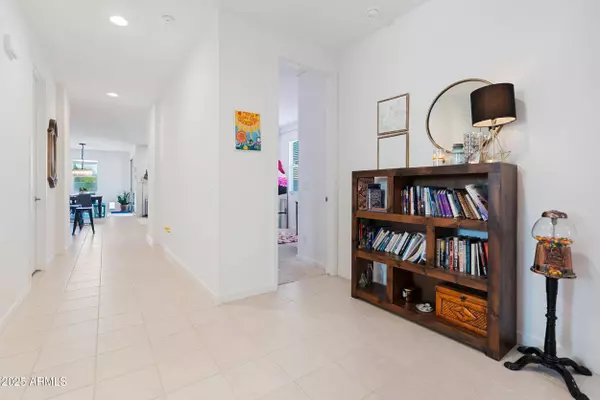 17320 W RED FOX Road, Surprise, AZ 85387