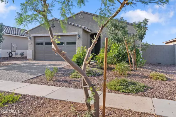 17320 W RED FOX Road, Surprise, AZ 85387