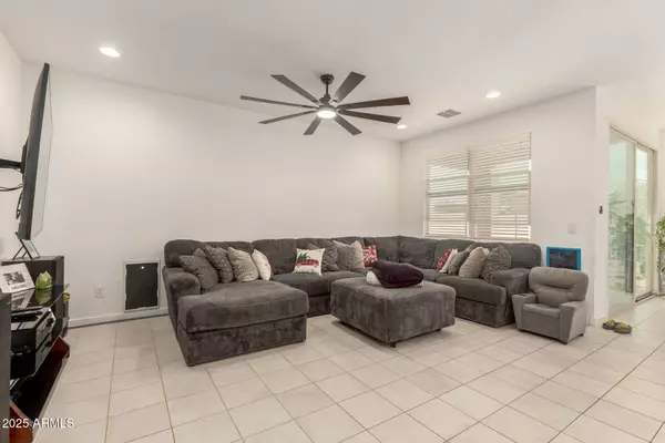 17357 W RUNNING DEER Trail, Surprise, AZ 85387