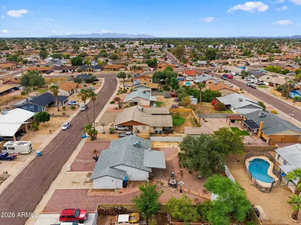 2916 W MEADOW Drive, Phoenix, AZ 85053