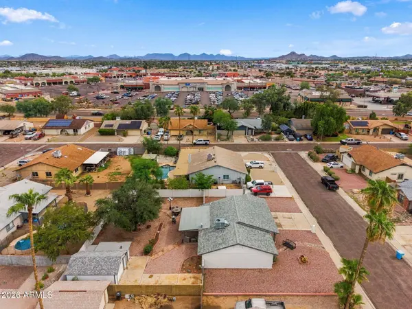 2916 W MEADOW Drive, Phoenix, AZ 85053