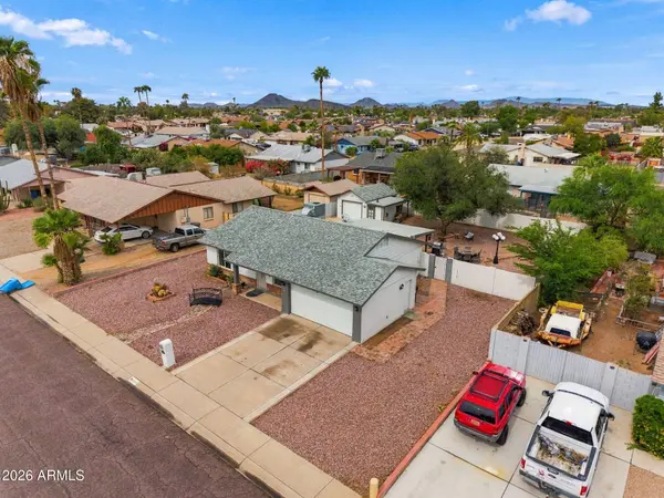 2916 W MEADOW Drive, Phoenix, AZ 85053