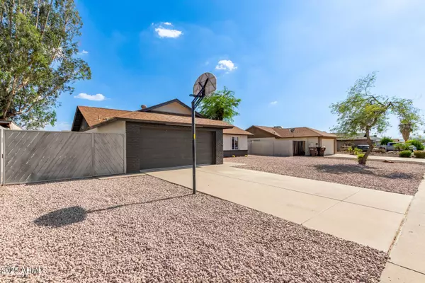 6751 W CAMERON Drive, Peoria, AZ 85345