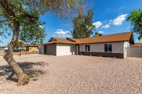 6751 W CAMERON Drive, Peoria, AZ 85345