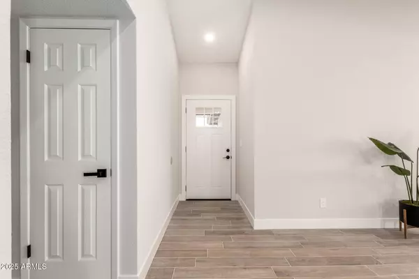 6751 W CAMERON Drive, Peoria, AZ 85345