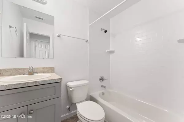 4906 CHIVALRY DR, Jacksonville, FL 32208