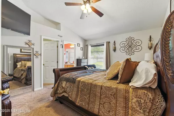 694 CHERRY BARK DR N, Jacksonville, FL 32218