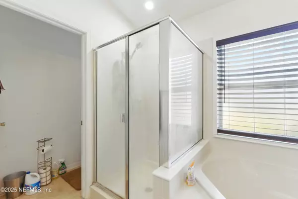 694 CHERRY BARK DR N, Jacksonville, FL 32218