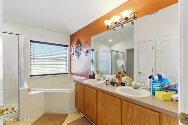 694 CHERRY BARK DR N, Jacksonville, FL 32218