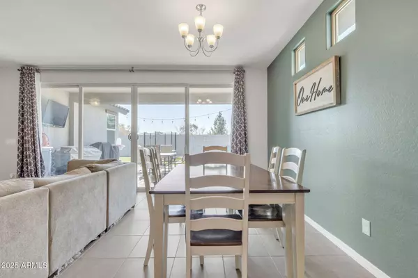 2885 W NEW RIVER Drive, San Tan Valley, AZ 85144