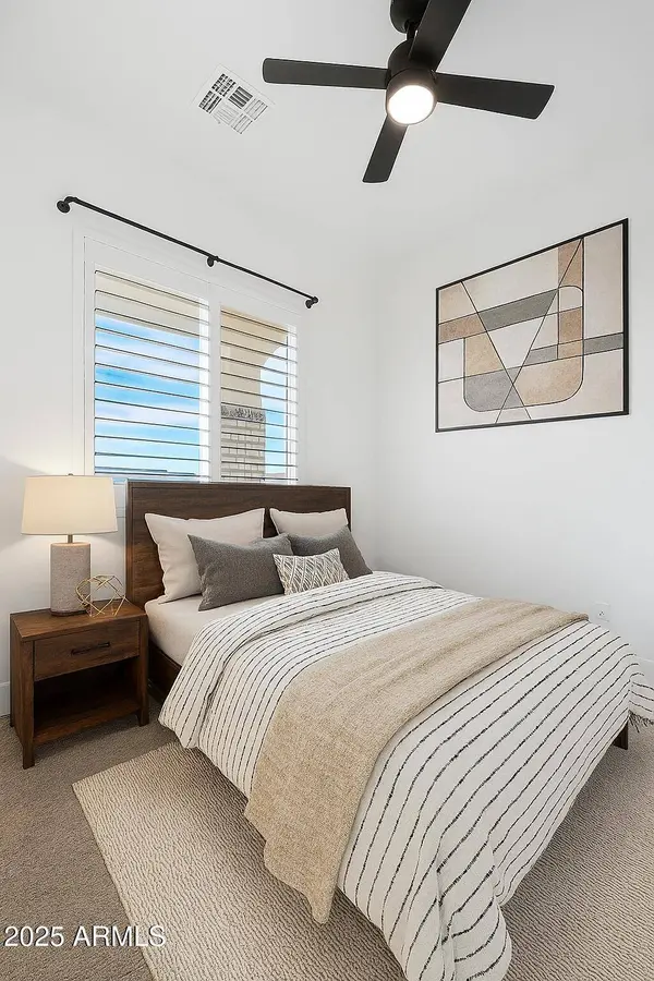 2083 W LINCOLN Court, San Tan Valley, AZ 85144