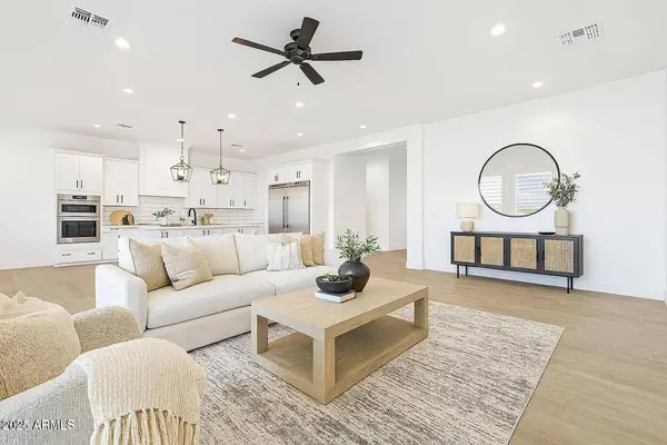 2083 W LINCOLN Court, San Tan Valley, AZ 85144