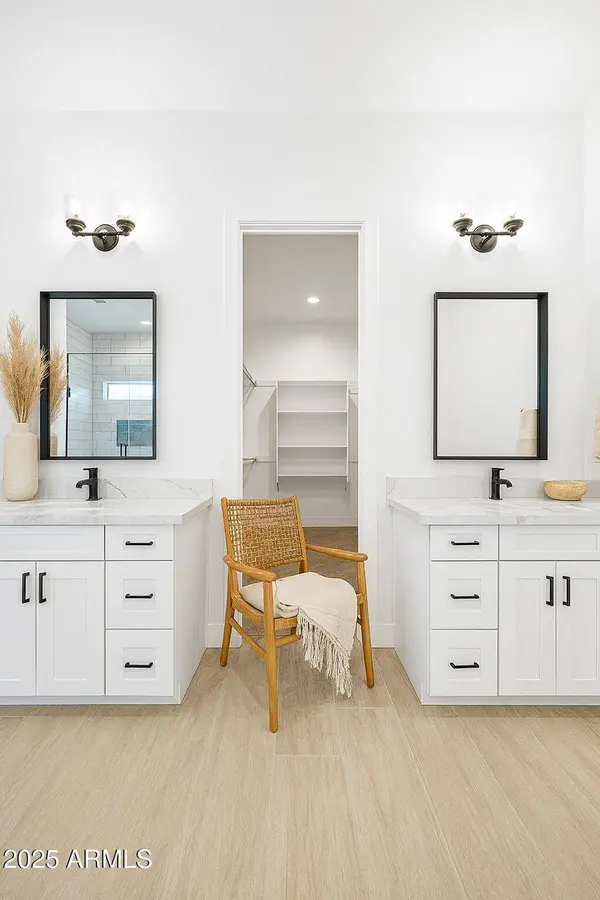 2083 W LINCOLN Court, San Tan Valley, AZ 85144