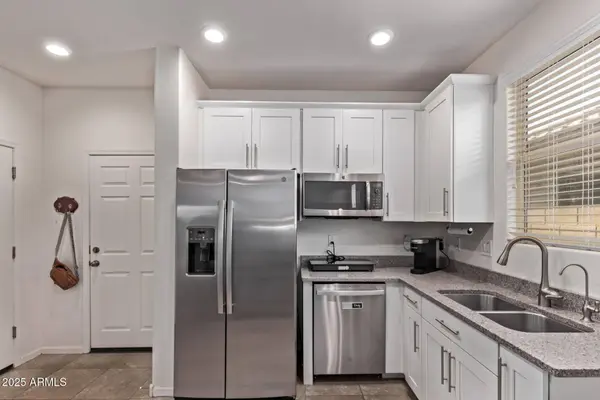 932 W Capulin Trail, San Tan Valley, AZ 85140