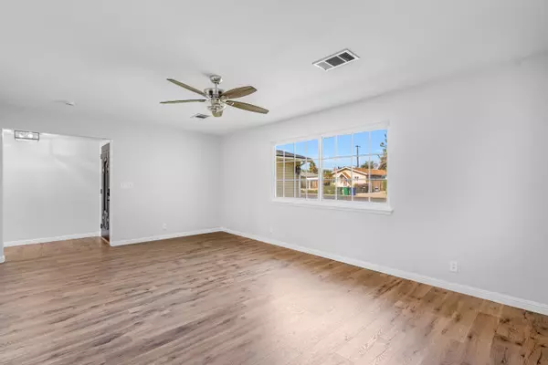 Hanford, CA 93230-2106,2015 N Burl Dr