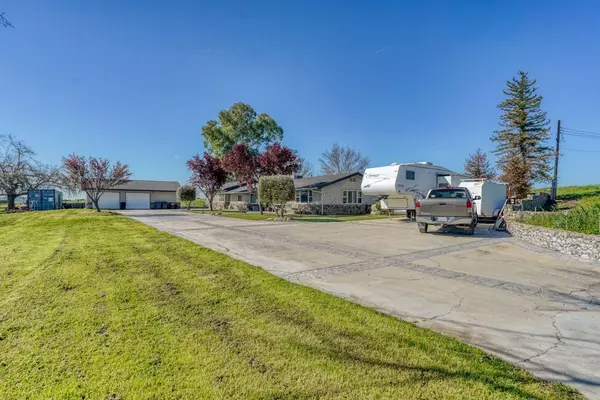 7930 N Academy AVE, Clovis, CA 93619