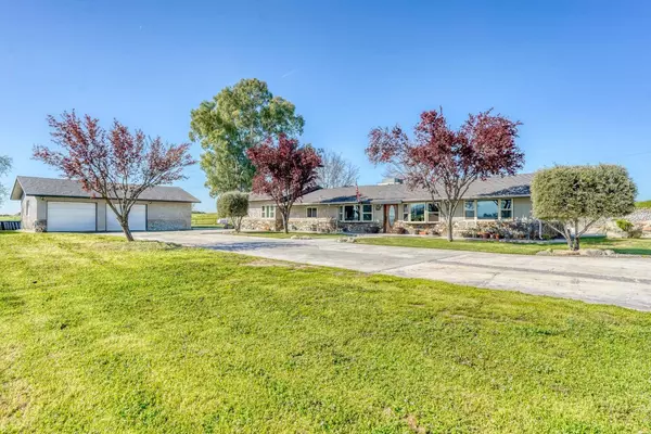 7930 N Academy AVE, Clovis, CA 93619