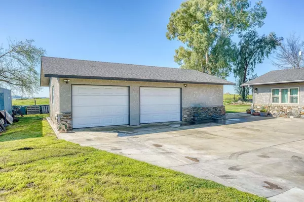 7930 N Academy AVE, Clovis, CA 93619