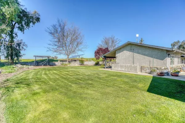 7930 N Academy AVE, Clovis, CA 93619