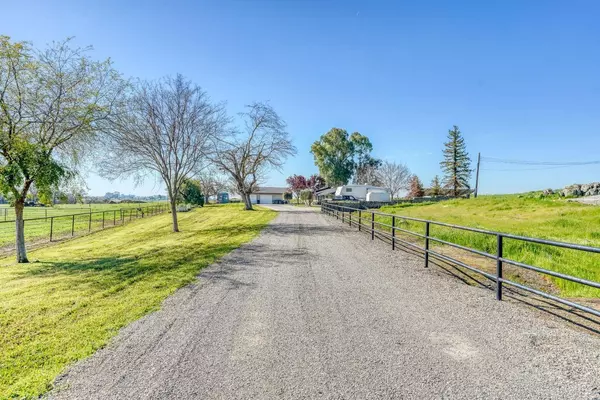 7930 N Academy AVE, Clovis, CA 93619