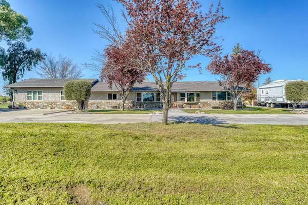 7930 N Academy AVE, Clovis, CA 93619