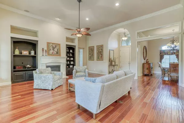 507 W Powers AVE, Clovis, CA 93619