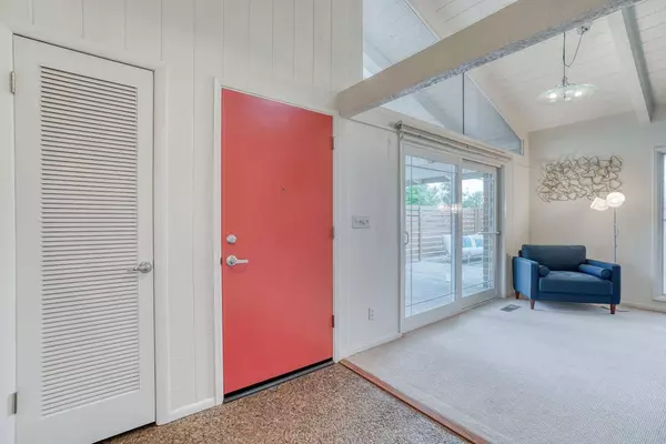 592 W Morris AVE, Fresno, CA 93704