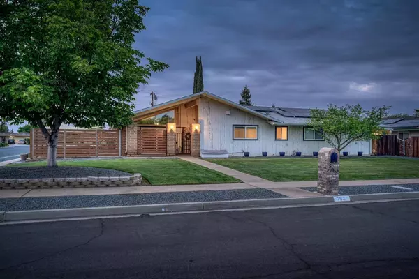 592 W Morris AVE, Fresno, CA 93704