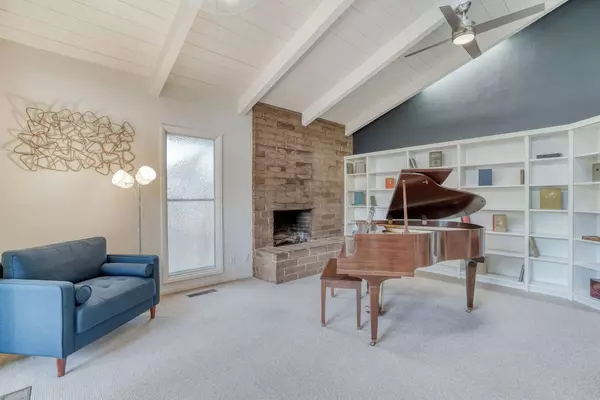 592 W Morris AVE, Fresno, CA 93704