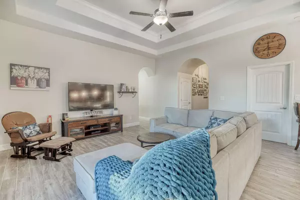 716 Mesa DR, Madera, CA 93636