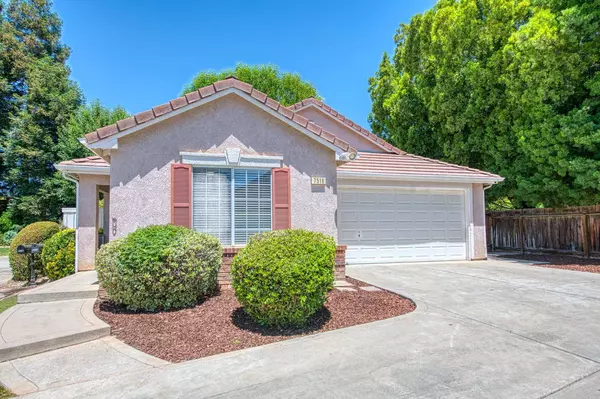 7518 N Trellis CIR, Fresno, CA 93720