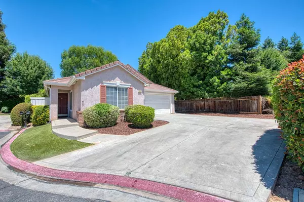 7518 N Trellis CIR, Fresno, CA 93720