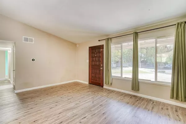 6298 N Glenn AVE, Fresno, CA 93704