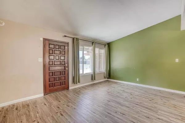 6298 N Glenn AVE, Fresno, CA 93704