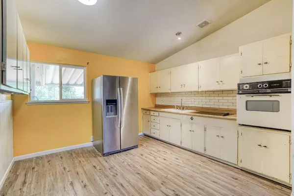 6298 N Glenn AVE, Fresno, CA 93704