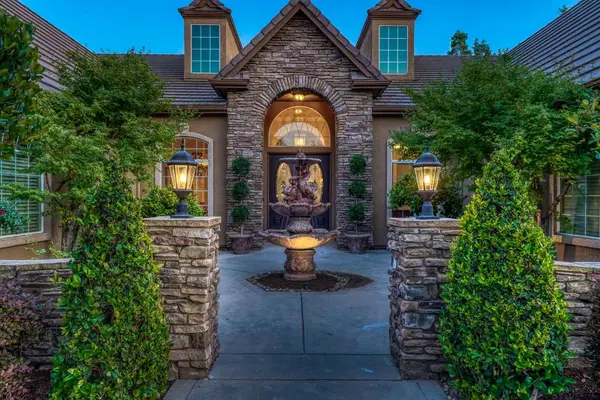 1223 E Rosemont LN, Fresno, CA 93730