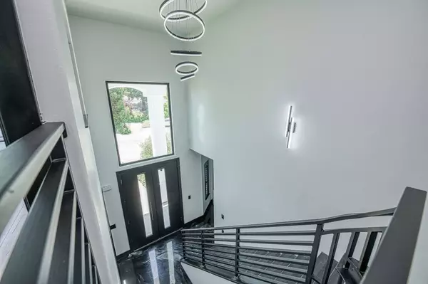 1292 E Valley Forge Dr, Fresno, CA 93720-1418