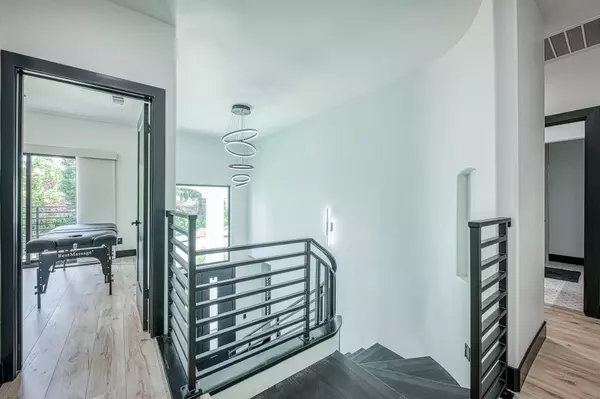 1292 E Valley Forge Dr, Fresno, CA 93720-1418