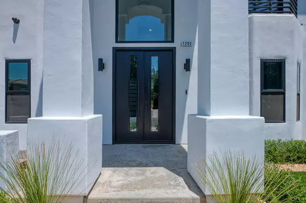 1292 E Valley Forge Dr, Fresno, CA 93720-1418