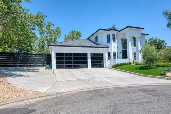 1292 E Valley Forge Dr, Fresno, CA 93720-1418